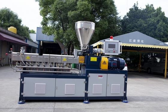 Δύο διπλές βίδες πλαστικό extruder Masterbatch Granulator για εξατομικευμένες απαιτήσεις