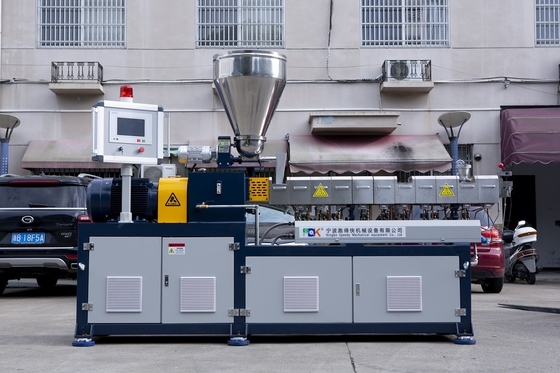Δύο διπλές βίδες πλαστικό extruder Masterbatch Granulator για εξατομικευμένες απαιτήσεις